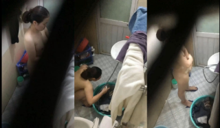 Quay lén bà chị hàng xóm vú to tắm rửa