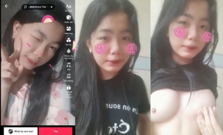 Em gái xinh xắn show vú
